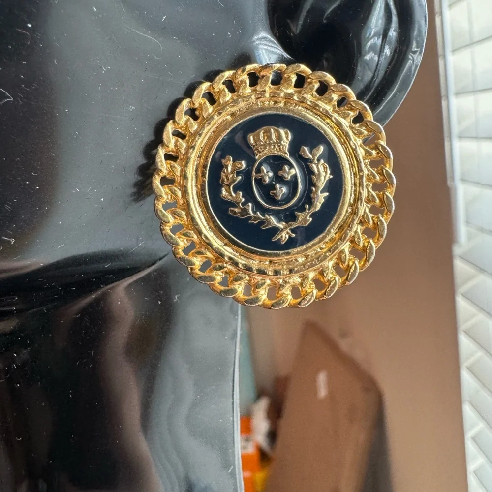 Vintage clip on earrings - Picture 4 of 4